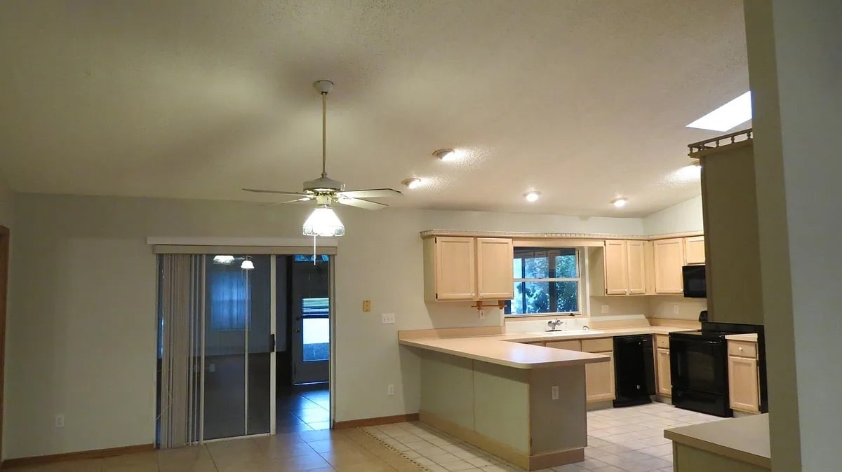 Building Photo - 1340 Woodlake Circle