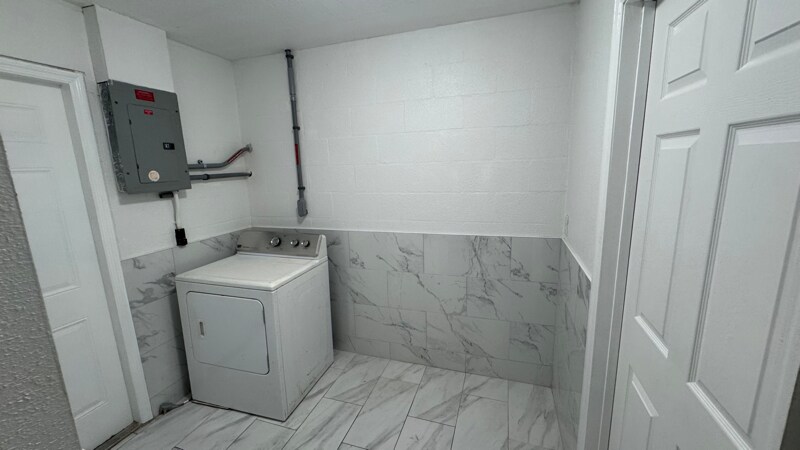 Building Photo - 6980 82nd Ave N