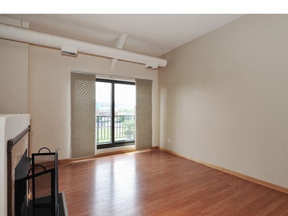Building Photo - 1000 E 53rd St