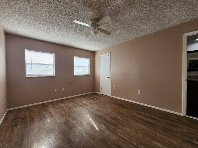 Building Photo - 1425 Hathaway Ave