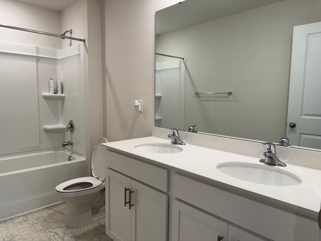 Building Photo - Spacious 5-Bedroom Home for Rent in The Falls – Modern, Comfortable, and Move-In Ready