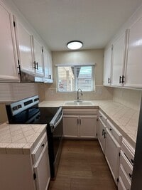 Building Photo - 271 W Alvin Dr