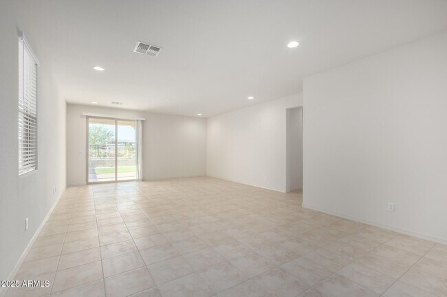 Building Photo - 8818 W Luke Ave