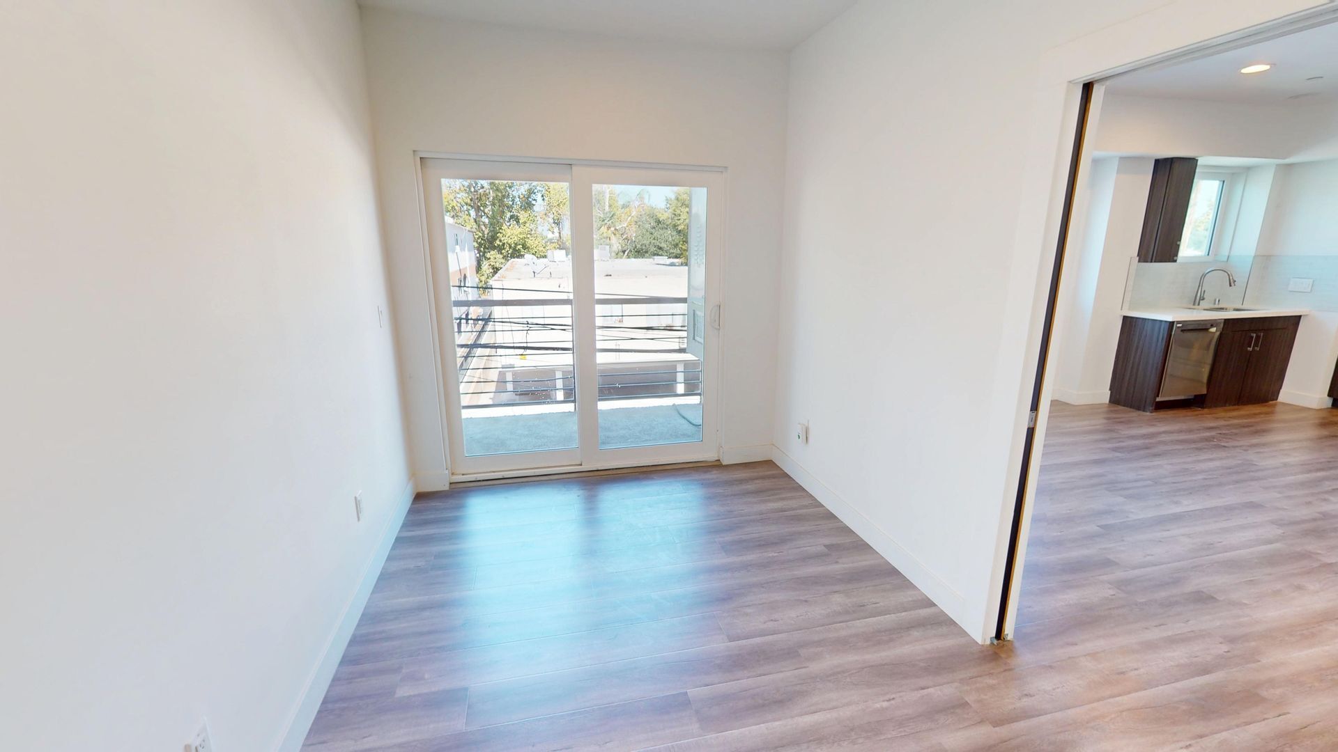 Interior Photo - 14827 Victory