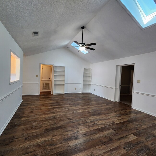 Building Photo - 130 Paloma Dr