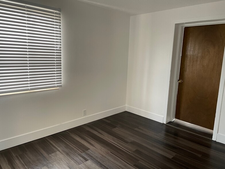 Building Photo - 250 E 600 S