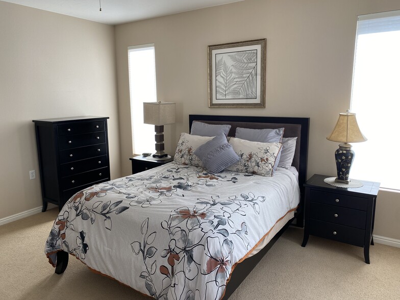 Building Photo - 1903 W Sunstar Dr