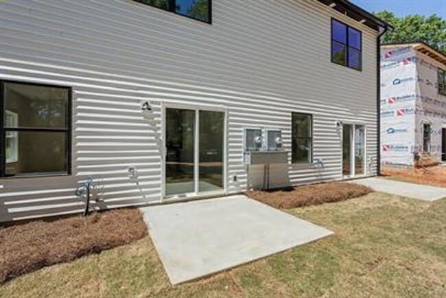 Building Photo - 3/2.5 Townhome Centrally Located in Greenv...