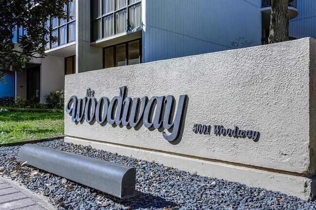 Building Photo - 5001 Woodway Dr