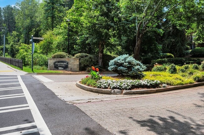 Building Photo - Charming 2BR Condo in Alpharetta