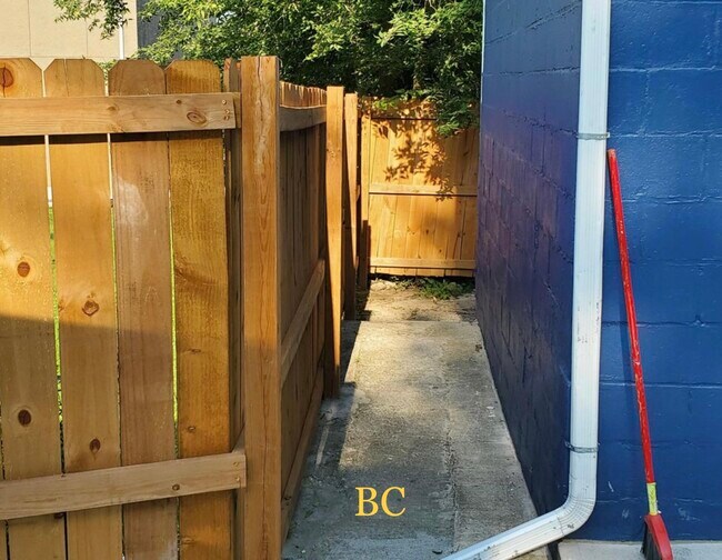 Building Photo - 6514 E 17th St