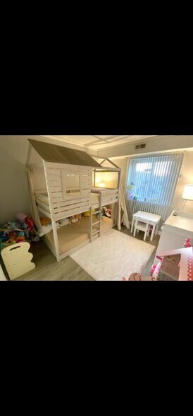 Building Photo - 1460 Fairlane Dr