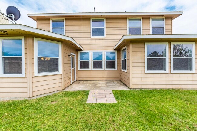 Building Photo - 913 Boxelder Pointe