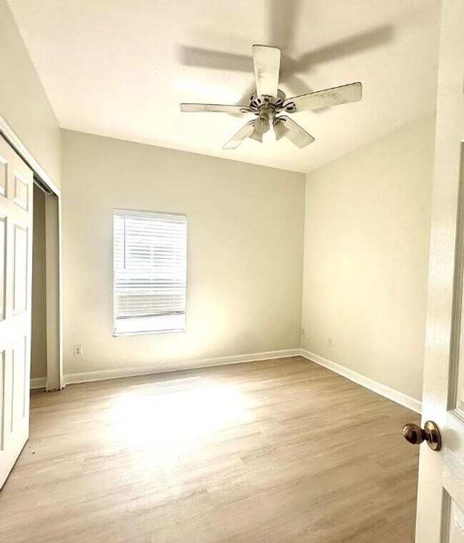 Building Photo - Your Dream Home Awaits! 5 bedroom 3 bath Single Family HOME!!