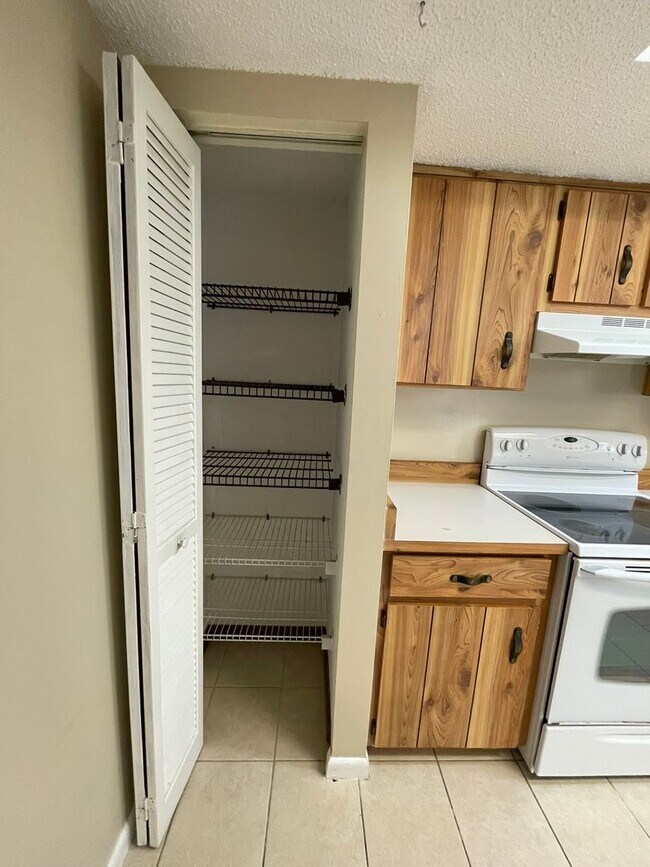 Building Photo - Townhome in Ormond Beach