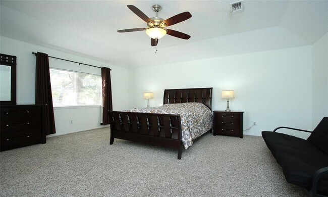 Building Photo - 11303 Golden Ray Dr