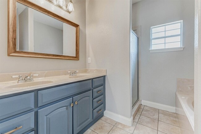 Building Photo - 8411 Syms St