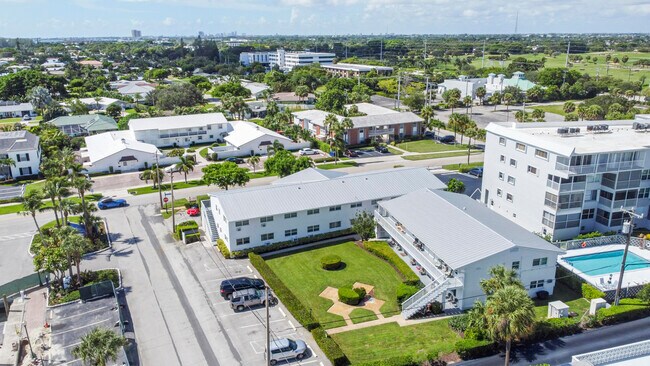 Building Photo - 143 Yacht Club Dr