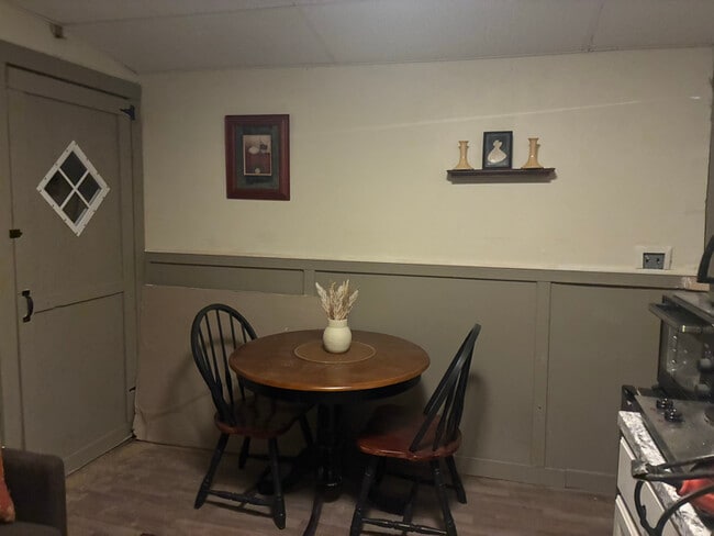 Building Photo - 9 Hampshire Ln