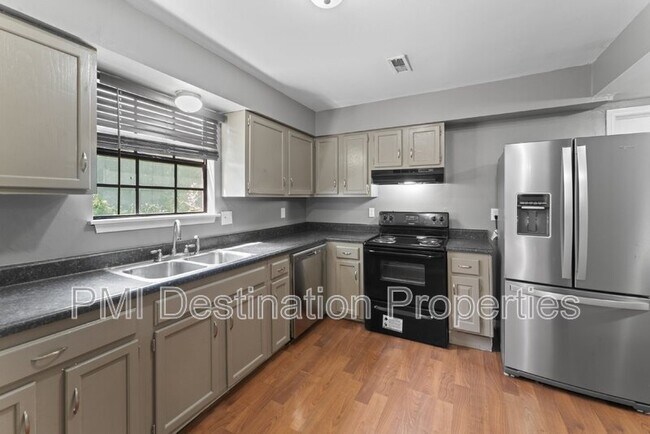 Building Photo - 3201 Creekwood Dr