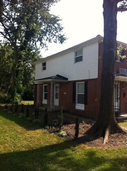 Primary Photo - 221 W 9th Ave