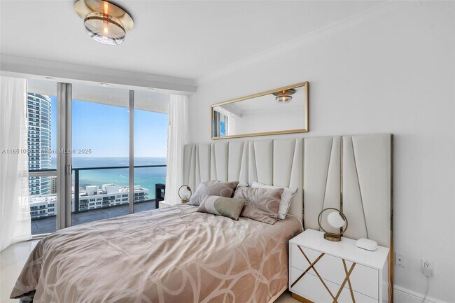 Building Photo - 3101 S Ocean Dr