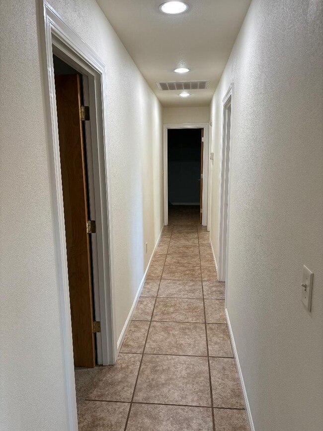 Building Photo - 31 Town Reservoir Rd