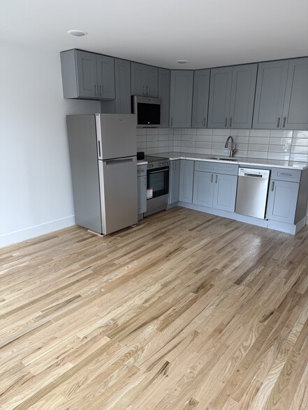 Kitchen - 162 6th St