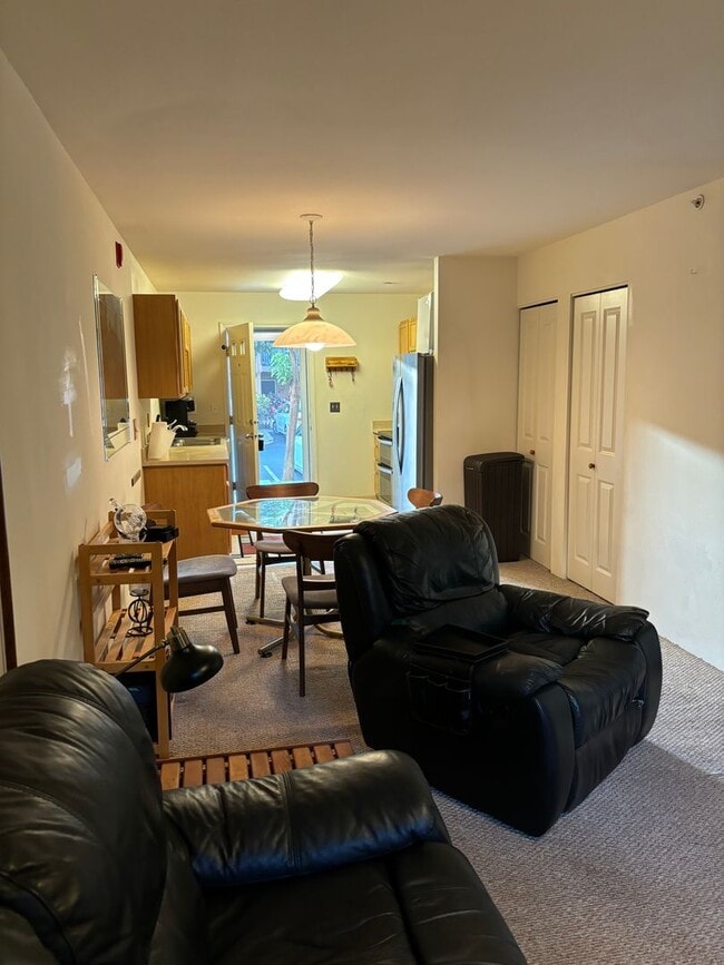 Building Photo - Move-In Ready 2BR/2BA Condo – Fully Furnished, AC, Washer/Dryer, Parking