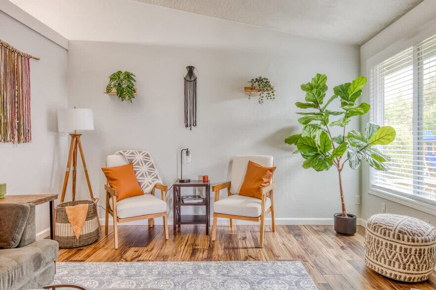 Building Photo - 353 Brightwood Ct