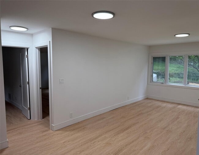 Building Photo - 251 Broadfield Rd