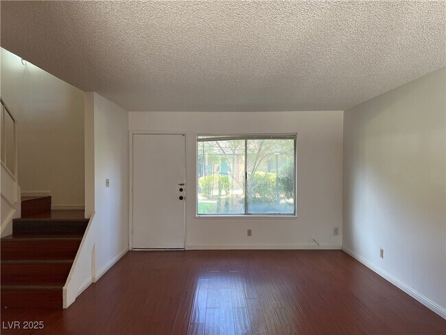 Building Photo - 6168 Meadow View Ln