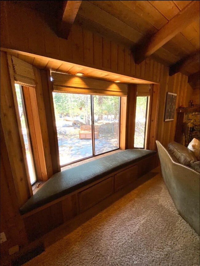 Building Photo - 12250 Snowpeak Way