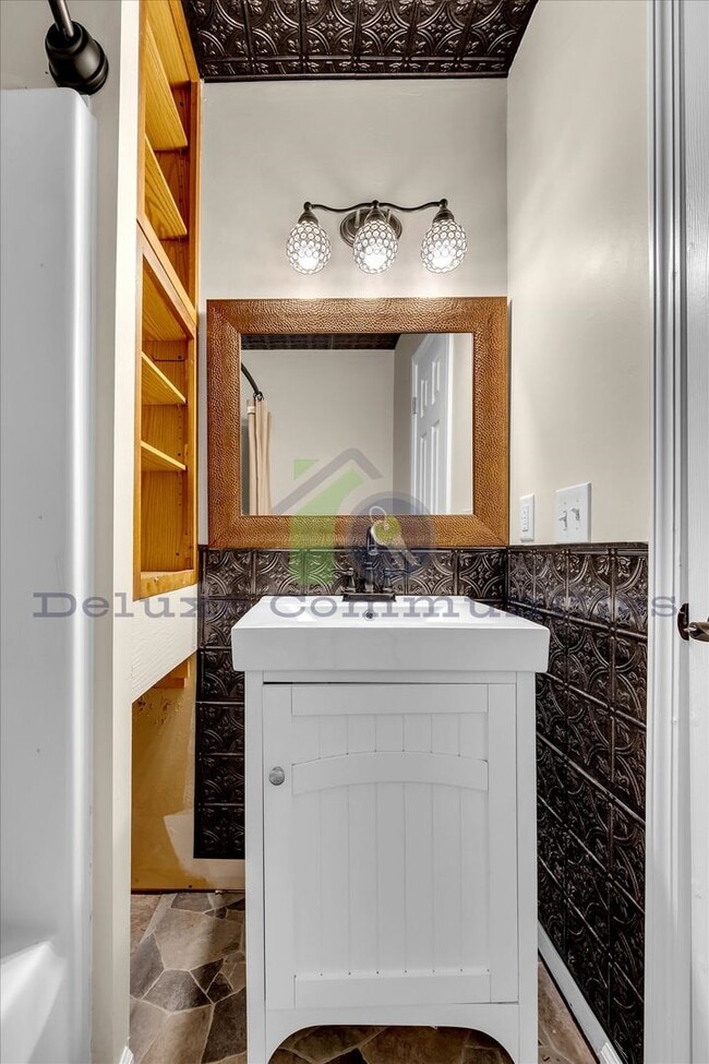 Building Photo - Darling 2 Bedroom Home in Middleville