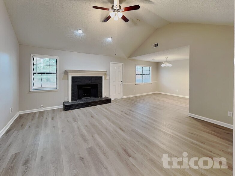Building Photo - 11069 Hunters Ln