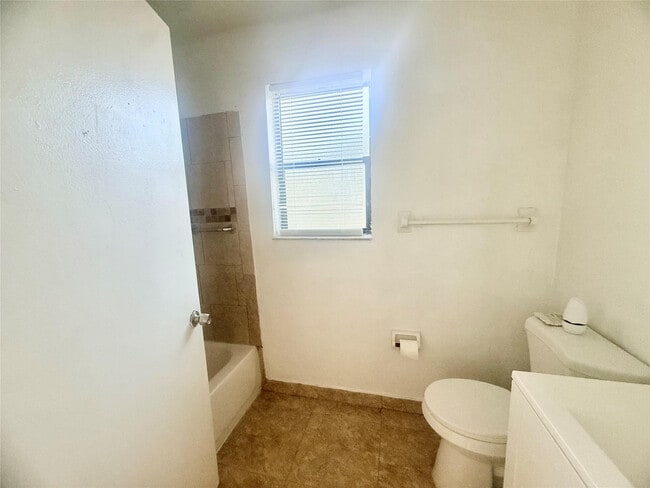 Building Photo - 11650 NW 23rd Ct