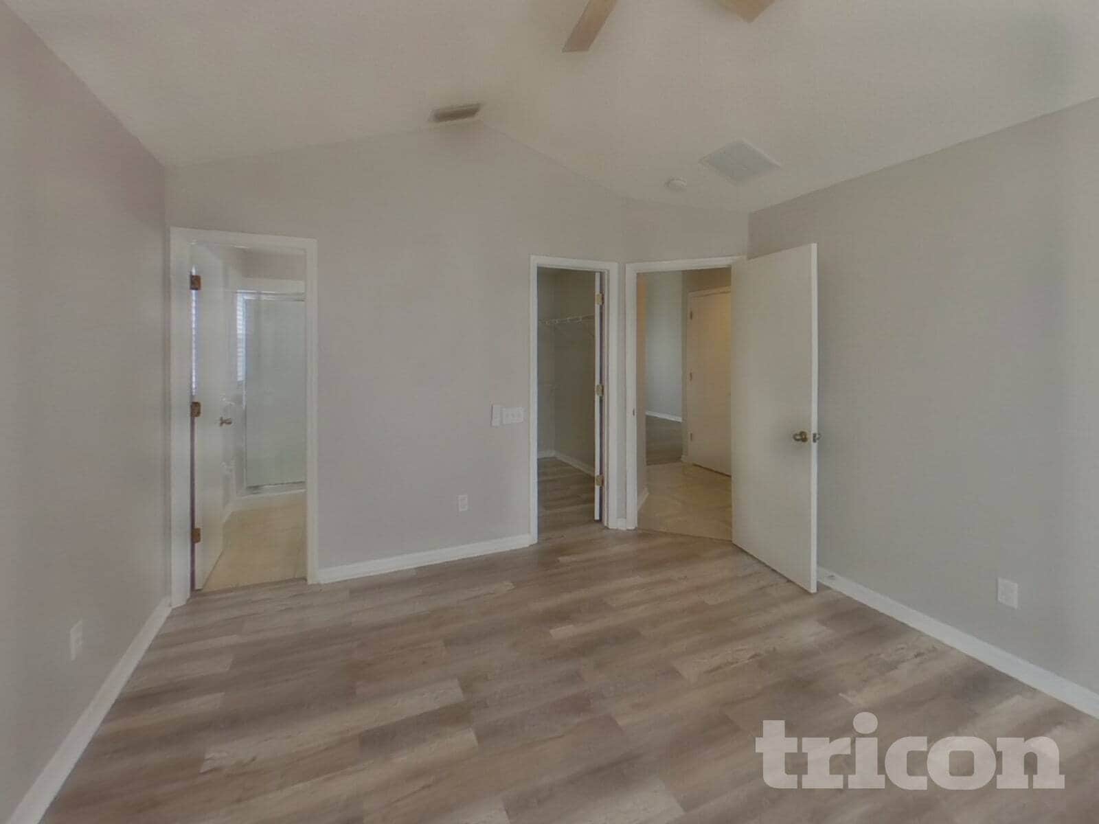 Building Photo - 233 Lakeway Ln