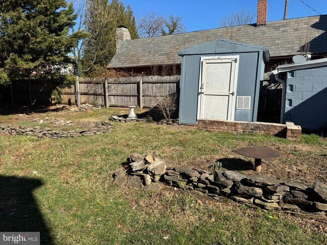 Building Photo - 125 S Bentz St