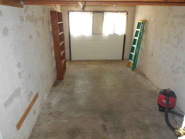 Building Photo - CHARMING GARDEN TRACT HOME