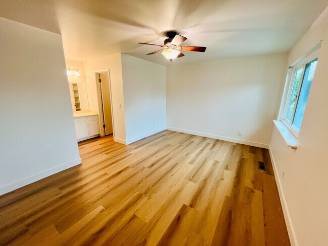 Building Photo - 10344 Vista Dr