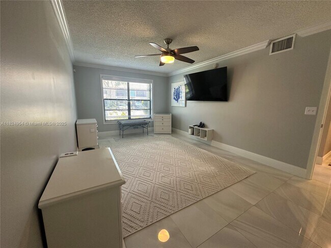 Building Photo - 9845 Pineapple Tree Dr
