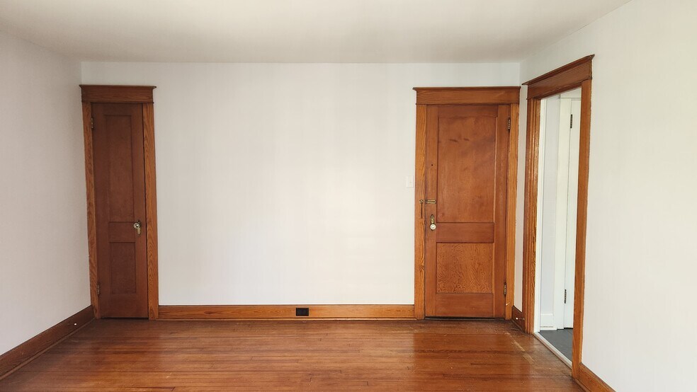 Building Photo - 26 W Areba Ave