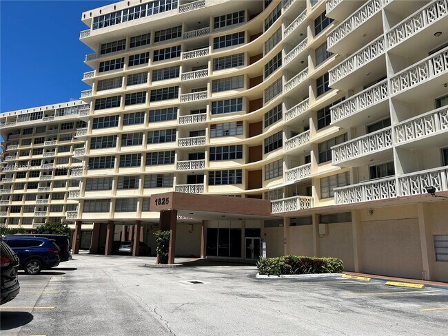 Building Photo - 1825 S Ocean Dr