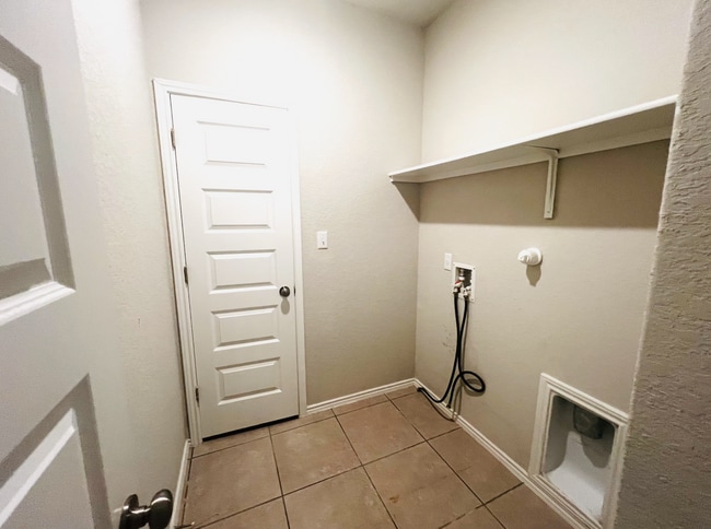 Building Photo - 7851 Abbey Pl