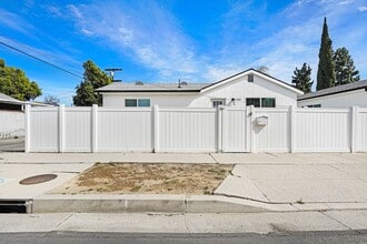 Building Photo - Private & Renovated 2-Bedroom Guest House in Prime Granada Hills Location