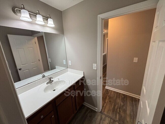 Building Photo - 209 Wexford Dr