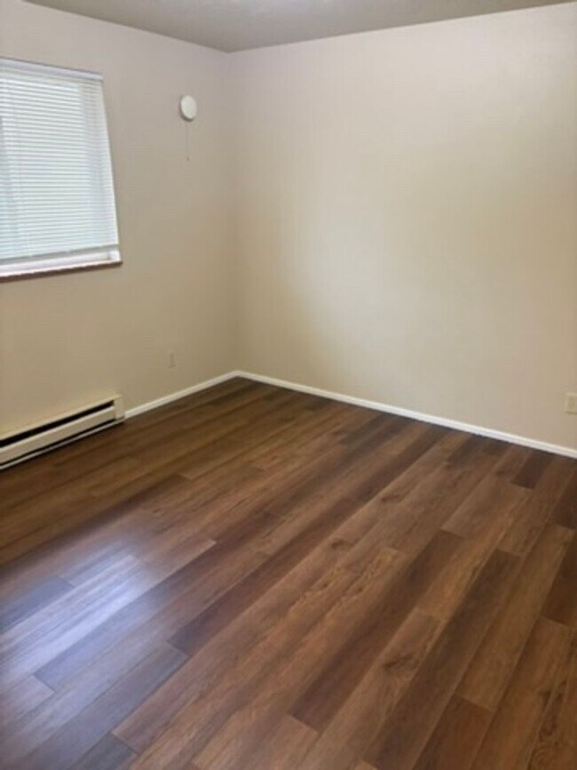 Building Photo - MP149 - 1014-1016 E Crown Ave