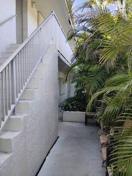 Building Photo - 305 SE 12th Ave