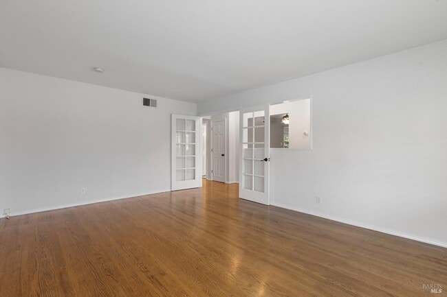 Building Photo - 700 Tamarack Dr