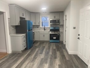 Building Photo - 324 Park St